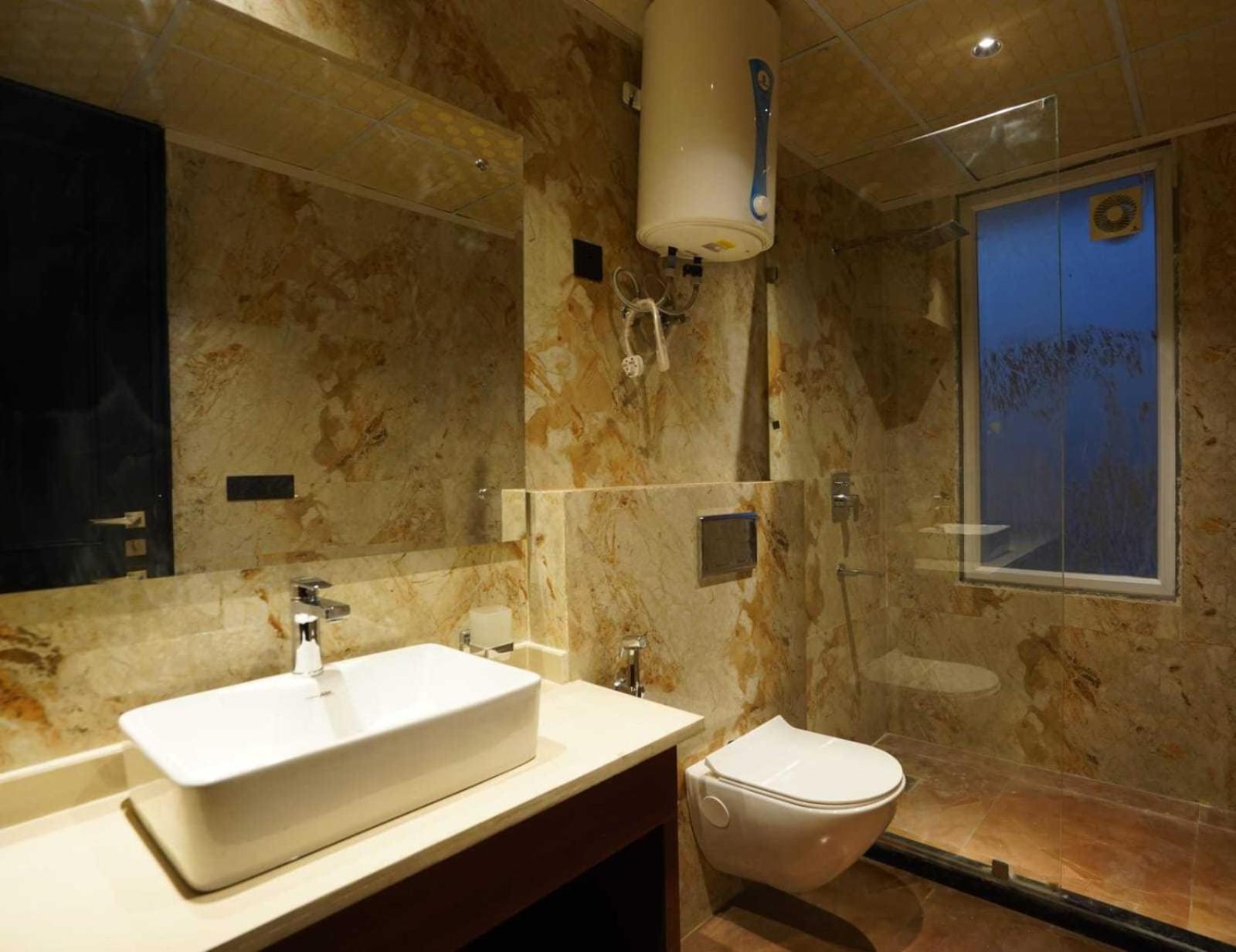 Ivy Plaza Hotel 4*